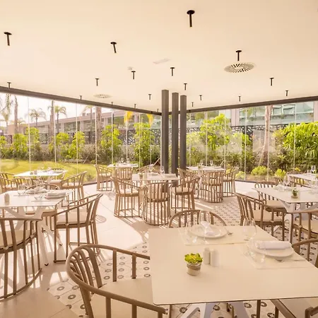 Eurostars Oasis Hotel