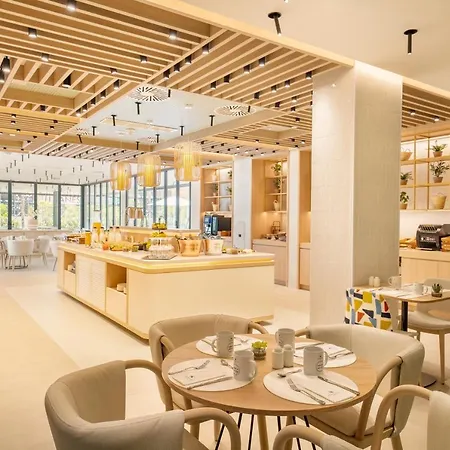 Eurostars Oasis Hotel 4*
